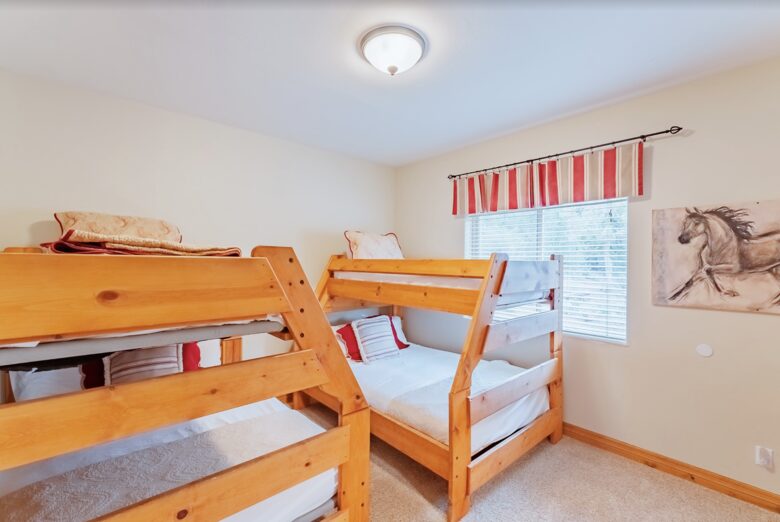 Home Exchange in Orderville, UT, bunk room with four extra beds!
