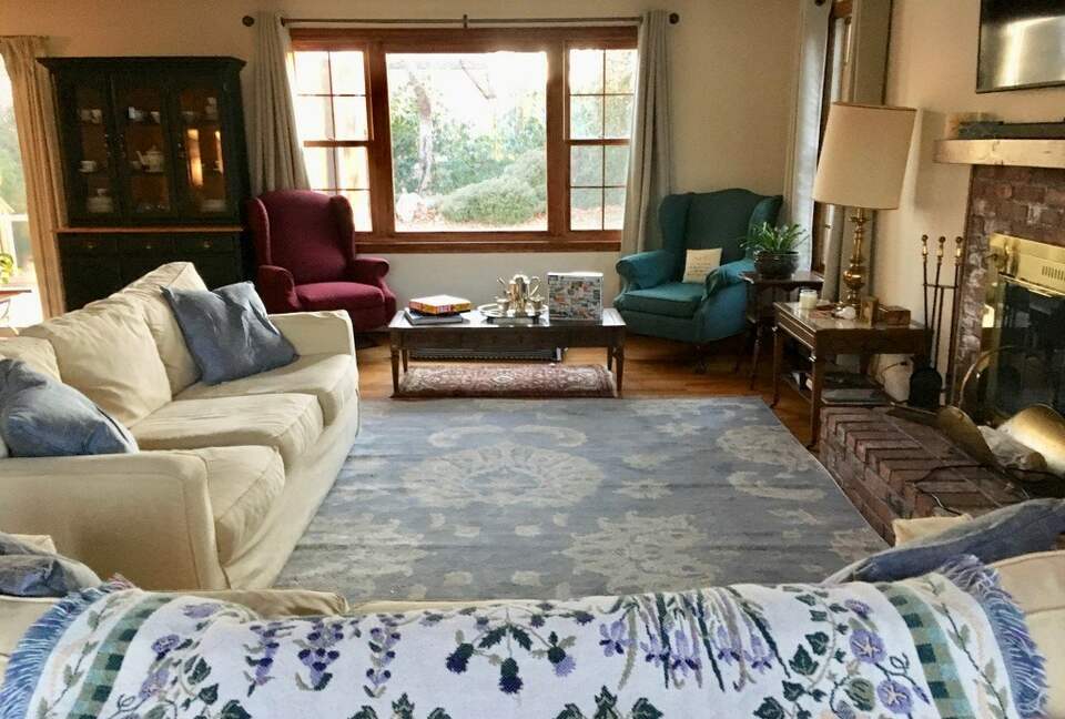 Home Exchange in North Falmouth, MA, living room with smart tv