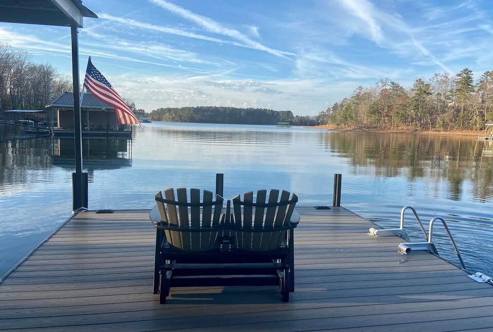 Luxury Lakefront Hartwell Home - Hartwell, Georgia