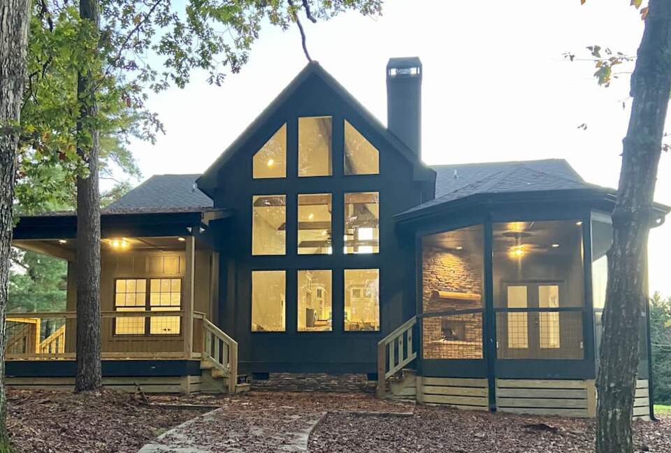 Luxury Lakefront Hartwell Home - Hartwell, Georgia