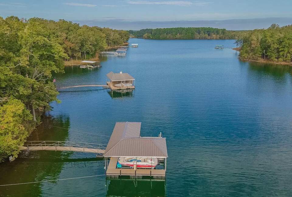 Luxury Lakefront Hartwell Home - Hartwell, Georgia