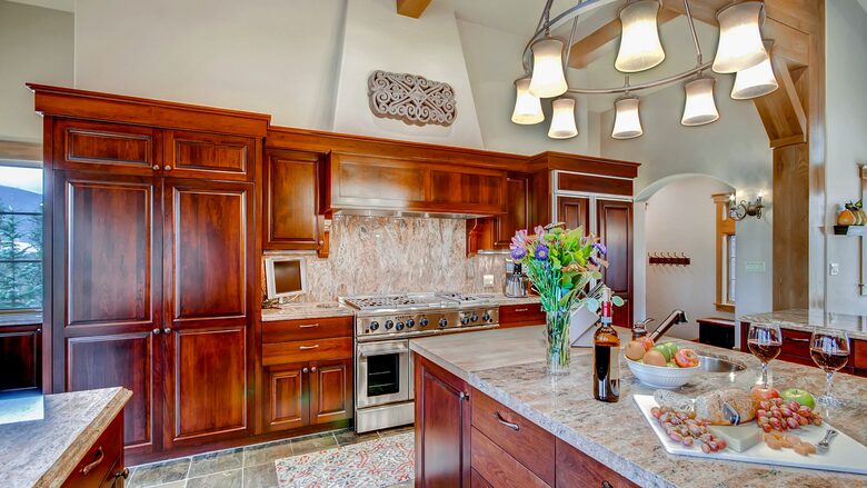 Switchback Lodge - Moving Mountains - Breckenridge, Colorado