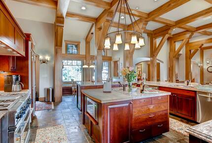 Switchback Lodge - Moving Mountains - Breckenridge, Colorado