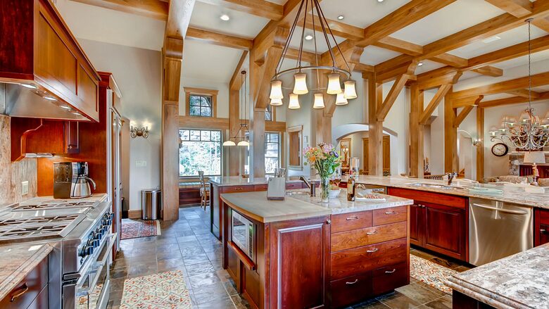 Switchback Lodge - Moving Mountains - Breckenridge, Colorado