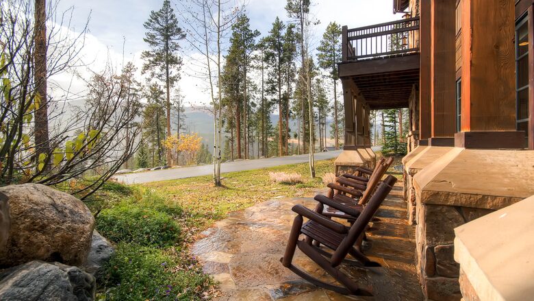 Switchback Lodge - Moving Mountains - Breckenridge, Colorado