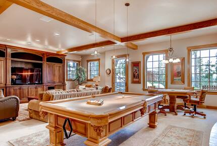 Switchback Lodge - Moving Mountains - Breckenridge, Colorado