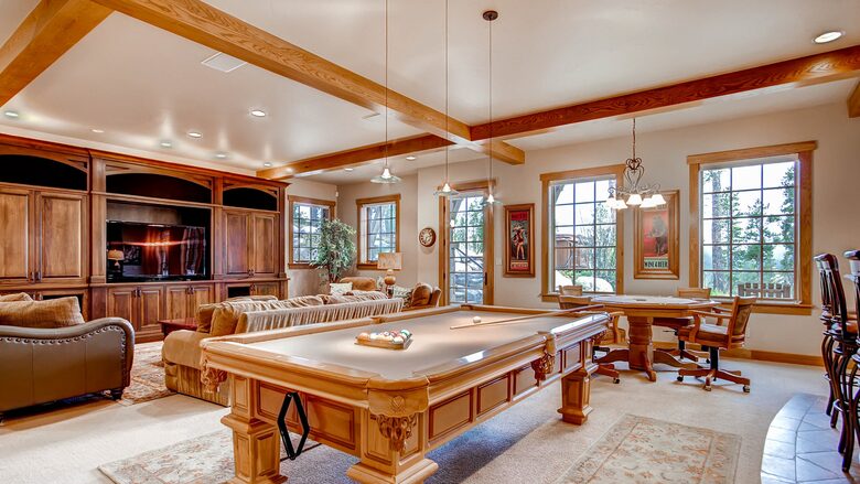 Switchback Lodge - Moving Mountains - Breckenridge, Colorado