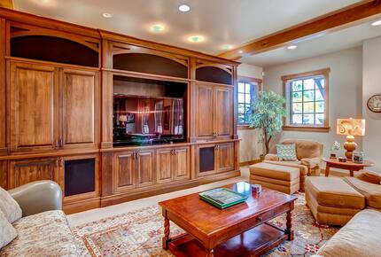 Switchback Lodge - Moving Mountains - Breckenridge, Colorado