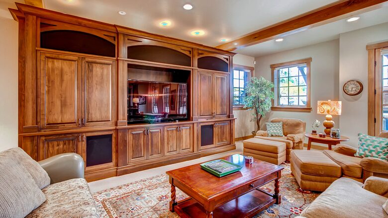 Switchback Lodge - Moving Mountains - Breckenridge, Colorado