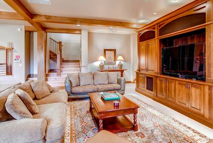 Switchback Lodge - Moving Mountains - Breckenridge, Colorado