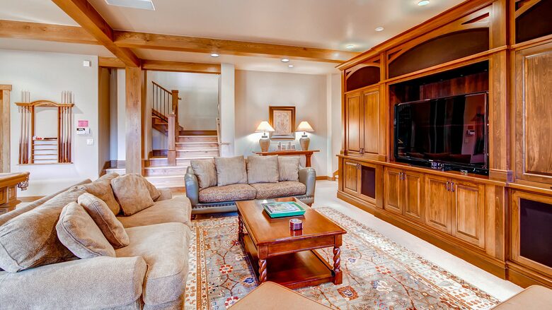 Switchback Lodge - Moving Mountains - Breckenridge, Colorado