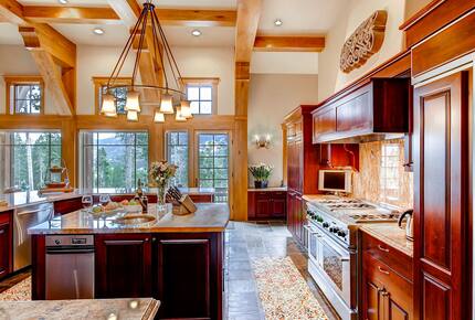 Switchback Lodge - Moving Mountains - Breckenridge, Colorado