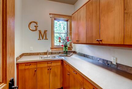 Switchback Lodge - Moving Mountains - Breckenridge, Colorado