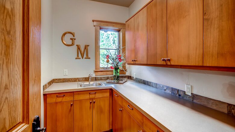 Switchback Lodge - Moving Mountains - Breckenridge, Colorado