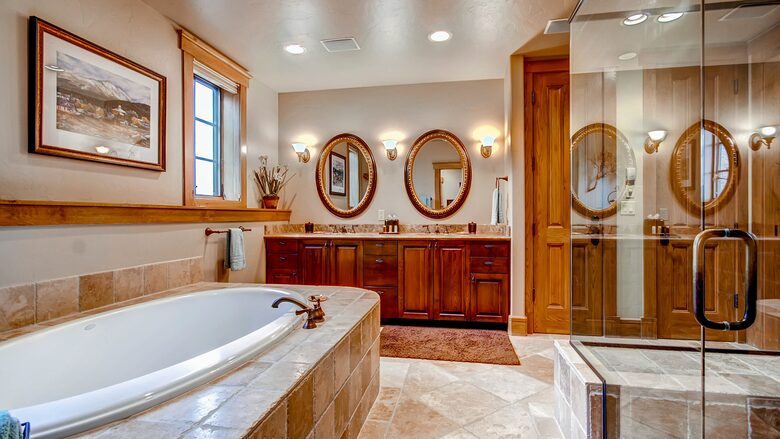 Switchback Lodge - Moving Mountains - Breckenridge, Colorado