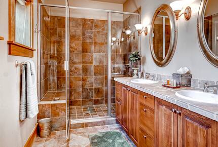 Switchback Lodge - Moving Mountains - Breckenridge, Colorado