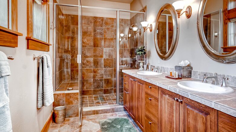 Switchback Lodge - Moving Mountains - Breckenridge, Colorado