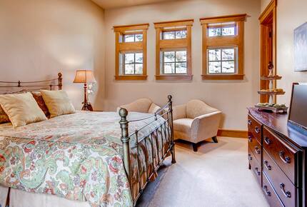 Switchback Lodge - Moving Mountains - Breckenridge, Colorado