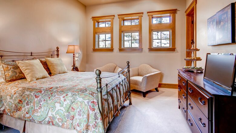 Switchback Lodge - Moving Mountains - Breckenridge, Colorado