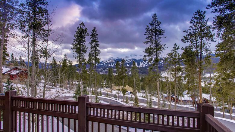 Switchback Lodge - Moving Mountains - Breckenridge, Colorado