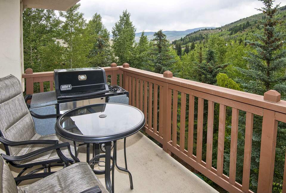 Home Exchange in Beaver Creek, CO, patio with grill and lounge