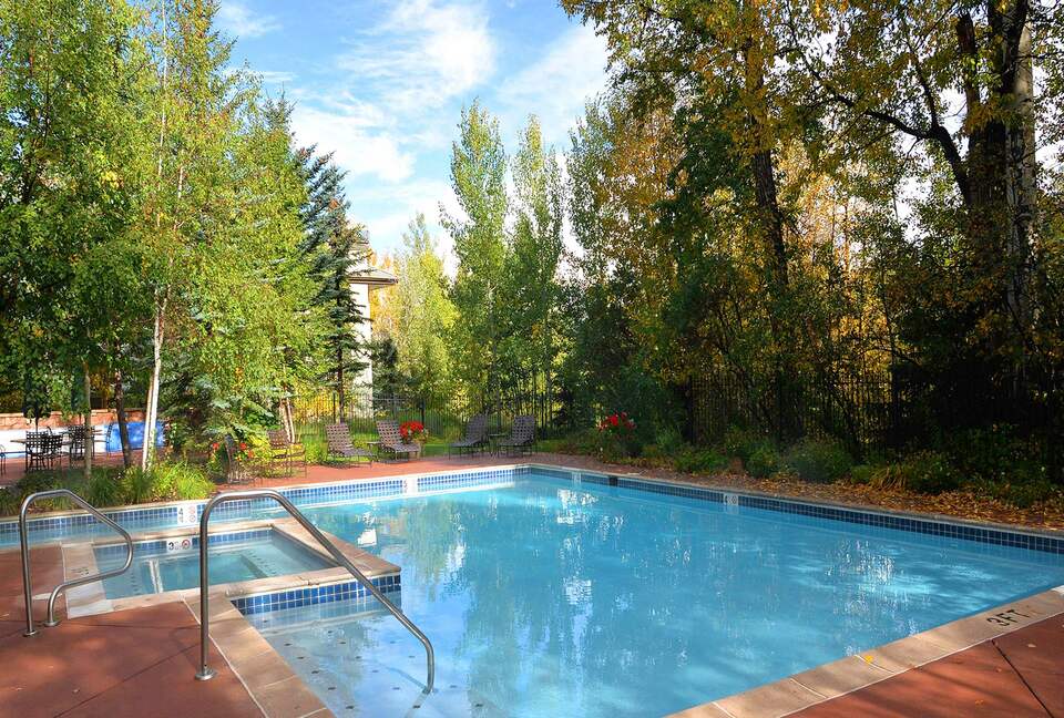 Home Exchange in Beaver Creek, CO, pool and hot tub with lounge