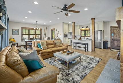 Home Exchange in McCall, ID cozy family room with warm details