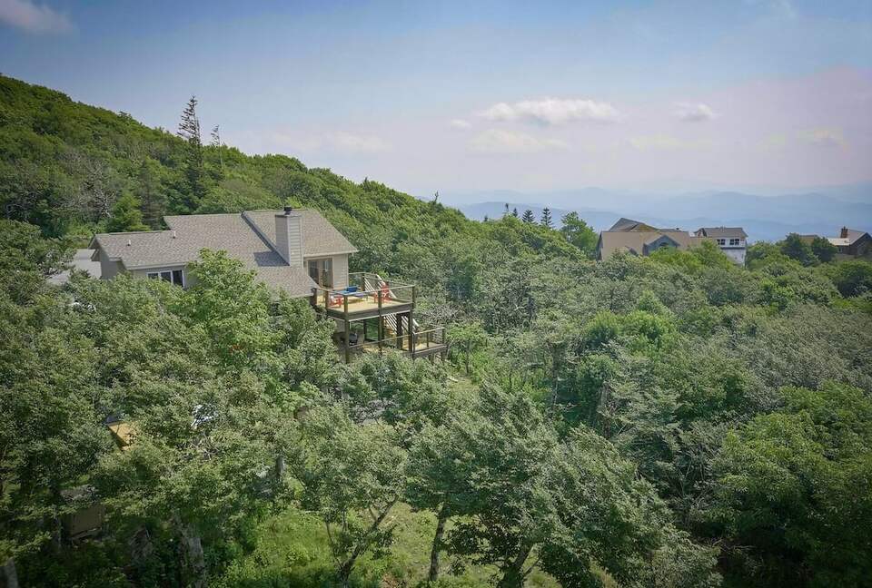 Sky High Adventures - Ski-in/Ski-out - Beech Mountain, North Carolina