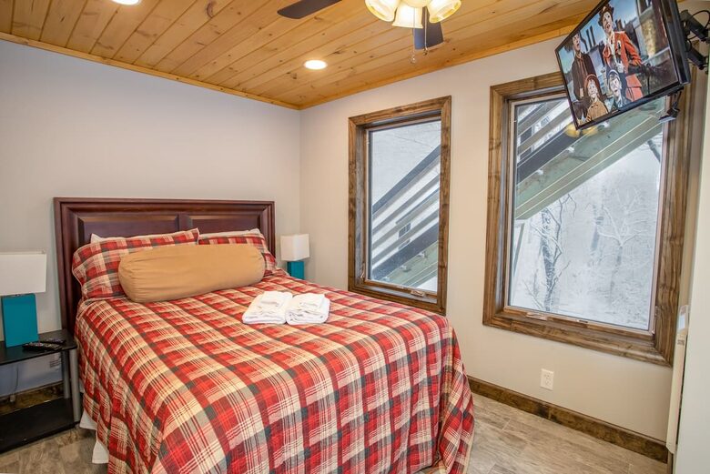 Sky High Adventures - Ski-in/Ski-out - Beech Mountain, North Carolina