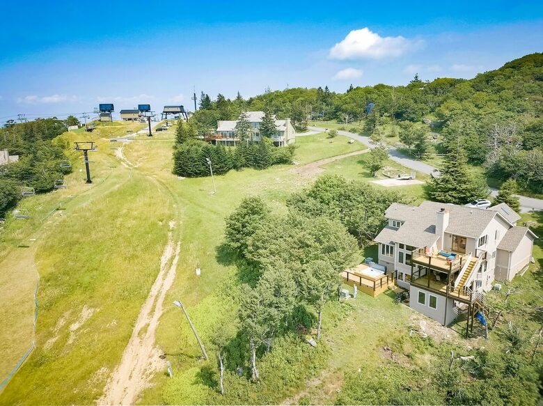 Sky High Adventures - Ski-in/Ski-out - Beech Mountain, North Carolina