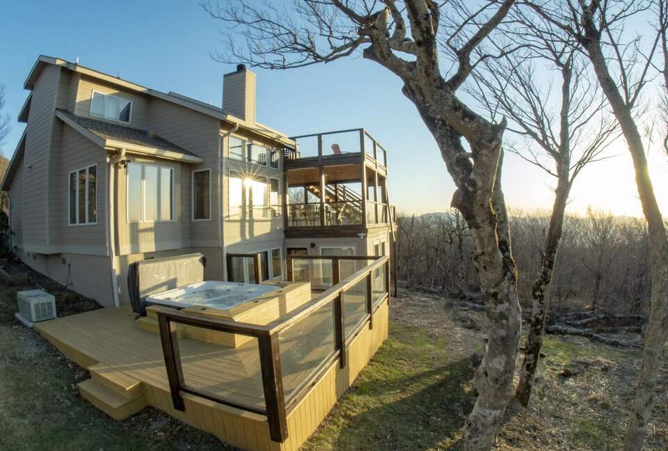 Sky High Adventures - Ski-in/Ski-out - Beech Mountain, North Carolina