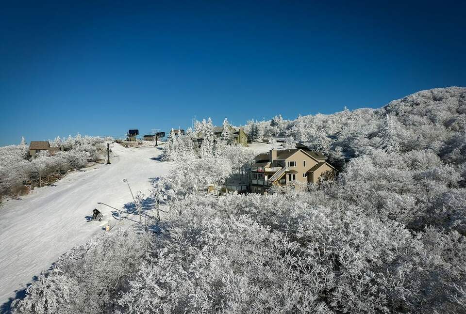 Sky High Adventures - Ski-in/Ski-out - Beech Mountain, North Carolina