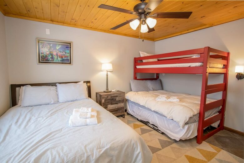 Sky High Adventures - Ski-in/Ski-out - Beech Mountain, North Carolina