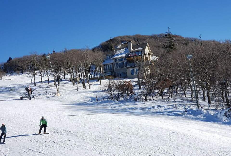 Sky High Adventures - Ski-in/Ski-out - Beech Mountain, North Carolina