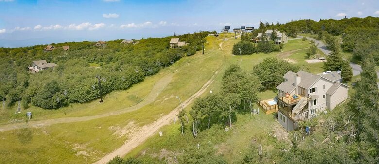 Sky High Adventures - Ski-in/Ski-out - Beech Mountain, North Carolina