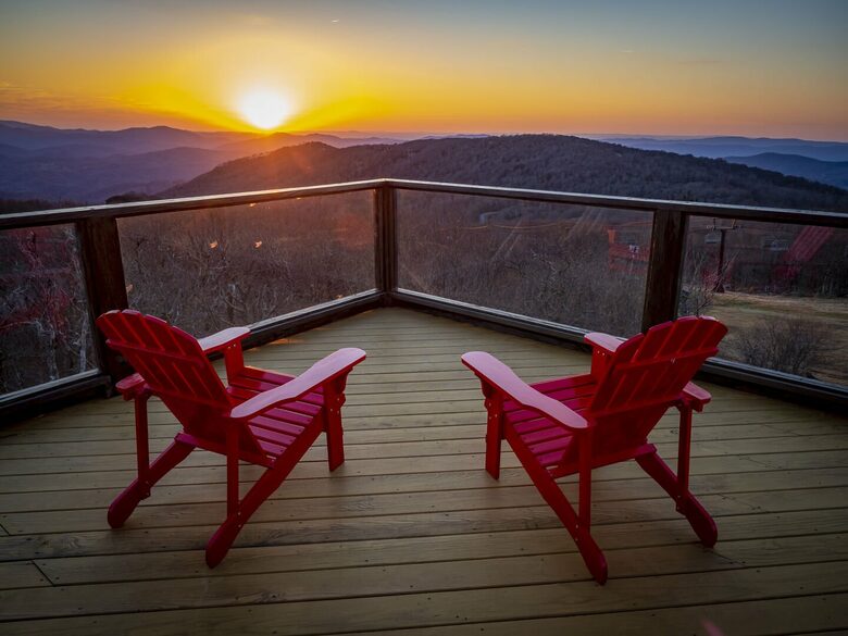 Sky High Adventures - Ski-in/Ski-out - Beech Mountain, North Carolina