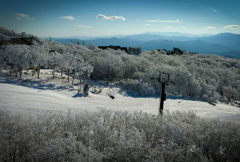 Sky High Adventures - Ski-in/Ski-out - Beech Mountain, North Carolina