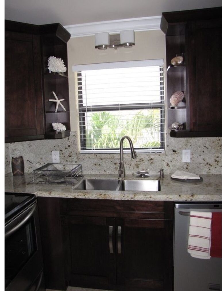 Home Exchange in Marathon, FL has stainless steel appliances