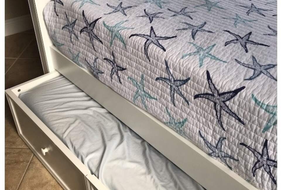 Home Exchange in Marathon, FL bunk room trundle bed for extra guests