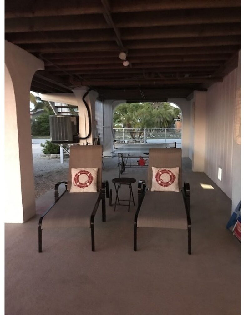 Home Exchange in Marathon, FL patio lounge chairs