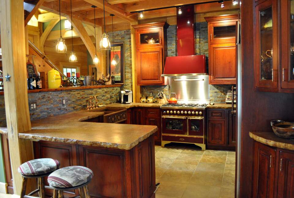 Home Exchange in Greentown, PA, gourmet kitchen with counter seating