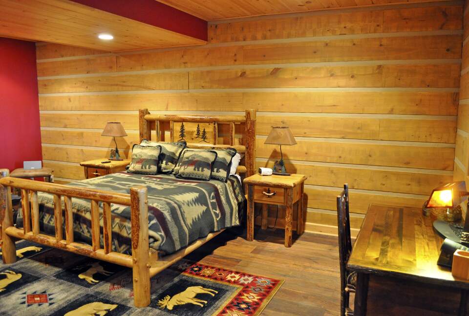 Home Exchange in Greentown, PA, guest bedroom with a desk