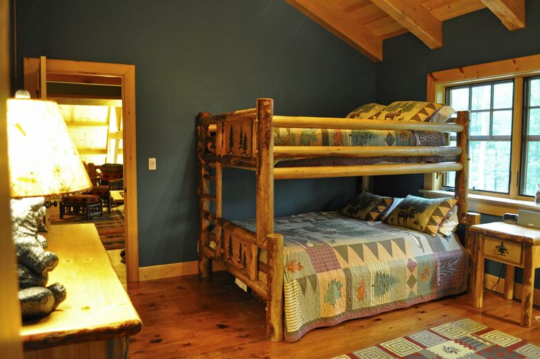 Home Exchange in Greentown, PA, bunk room with queen over queen bunk