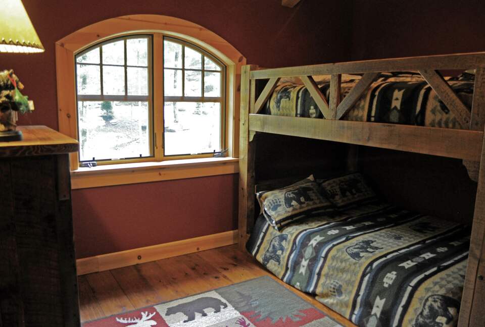 Home Exchange in Greentown, PA, bunk room with queen over queen bunks