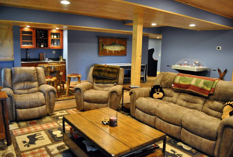 Home Exchange in Greentown, PA, bonus space with games, bar, and tv