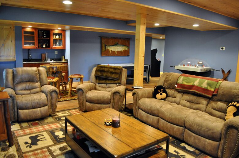 Home Exchange in Greentown, PA, bonus space with games, bar, and tv