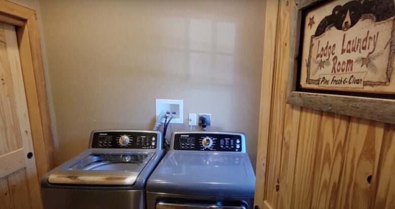 Home Exchange in Greentown, PA, laundry room