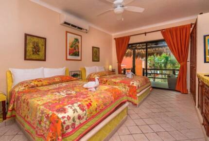 Guest room with two queen beds