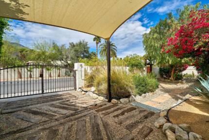 Home Exchange in Palm Springs, CA gated home and driveway