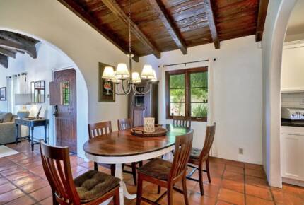 Home Exchange in Palm Springs, CA dining table for 6